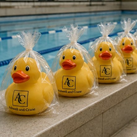 Customized rubber ducks for swimming pools and leisure